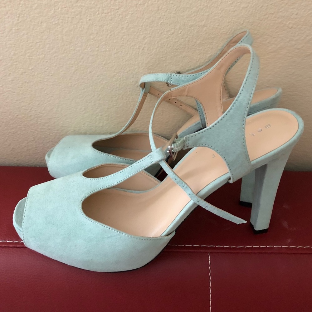 Mint colored size 10 shoes